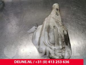 Mercedes Sprinter Front windscreen washer reservoir O185361 photo 2