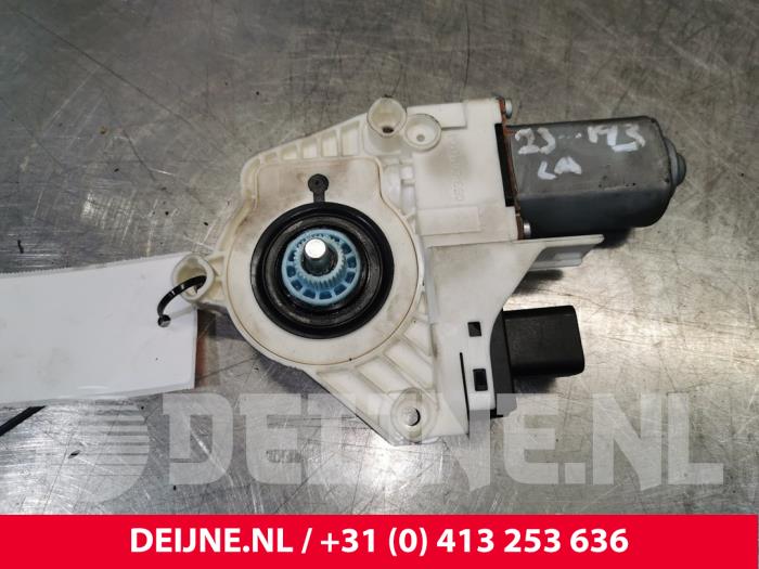 Tesla Model Y Raammotor Portier O185384