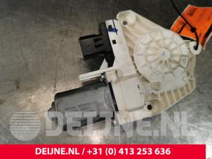 Tesla Model Y Raammotor Portier O185389 foto 3