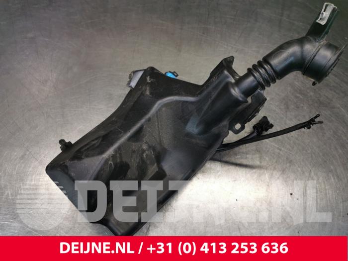 Tesla Model 3 Scheibensprühertank vorne O185581