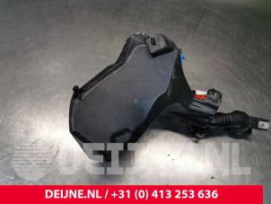 Tesla Model 3 Scheibensprühertank vorne O185581 foto 2