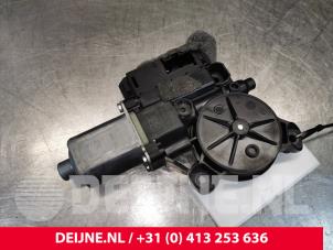 Gebruikte Raammotor Portier Volkswagen Transporter T6 2.0 TDI DRF Prijs € 60,50 Inclusief btw aangeboden door van Deijne Onderdelen Uden B.V.