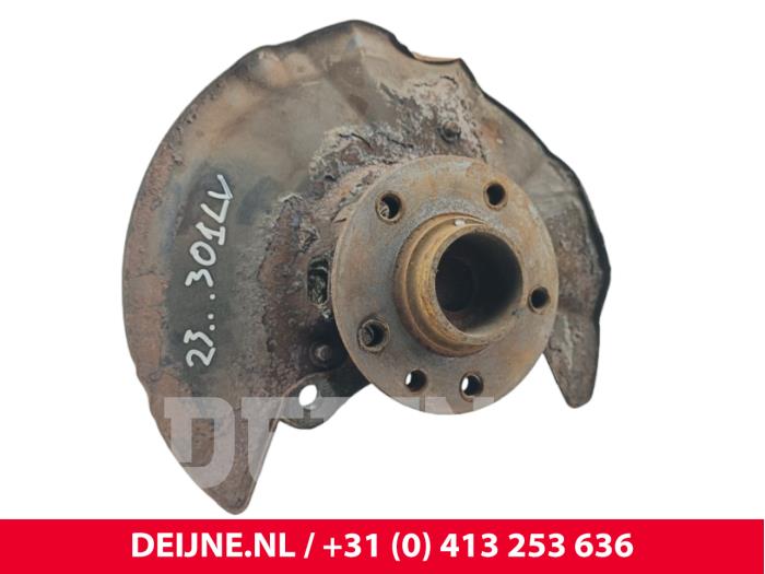 Volkswagen Transporter Achsschenkel links vorne O186536