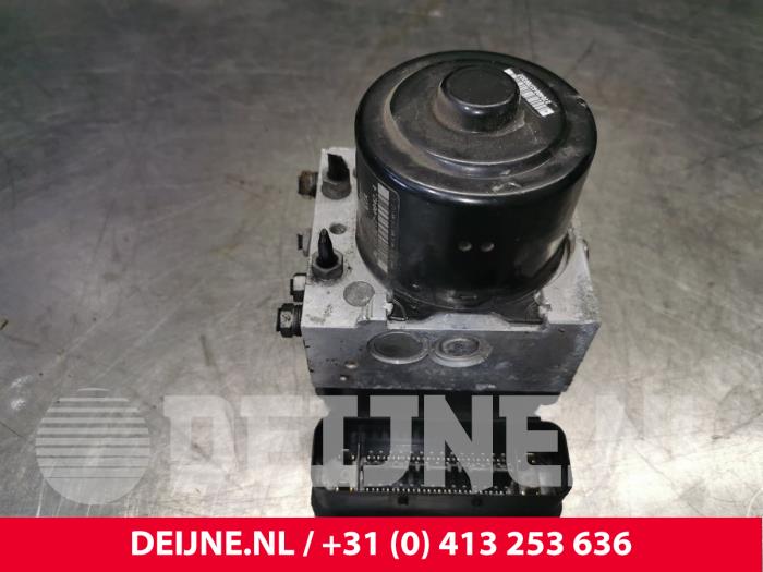 Gebruikte ABS Pomp Volkswagen Transporter T6 2.0 TDI DRF Prijs € 242,00 Inclusief btw aangeboden door van Deijne Onderdelen Uden B.V.