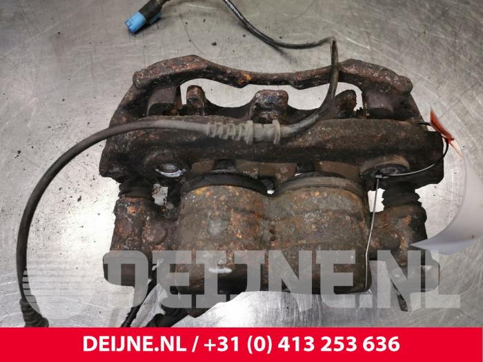 Volkswagen Crafter Remklauw (Tang) links-voor O186878