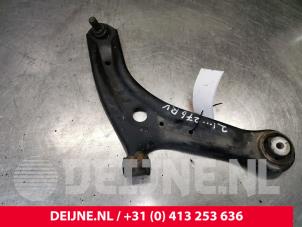 Gebruikte Draagarm onder rechts-voor Ford Transit Courier 1.0 Ti-VCT EcoBoost 12V Prijs € 90,75 Inclusief btw aangeboden door van Deijne Onderdelen Uden B.V.