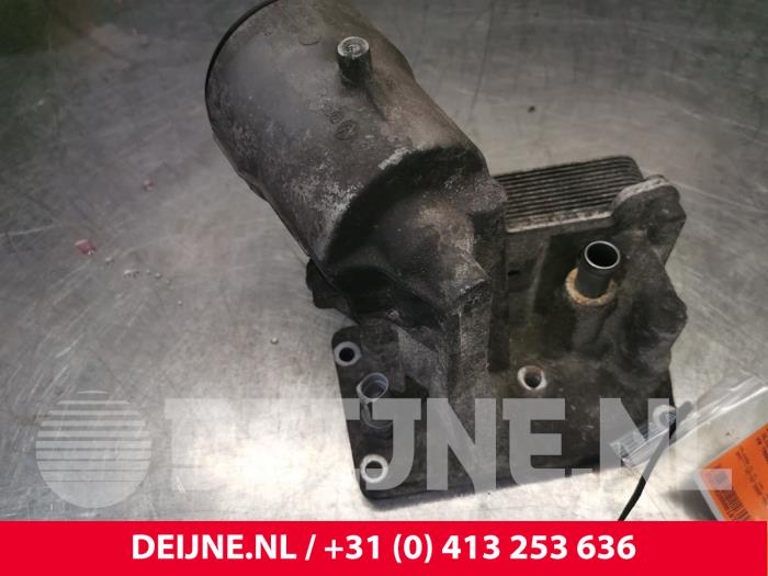 Gebruikte Oliefilterhuis Volkswagen Multivan T5 (7E/7HC/7HF/7HM) 2.5 TDi Prijs € 84,70 Inclusief btw aangeboden door van Deijne Onderdelen Uden B.V.