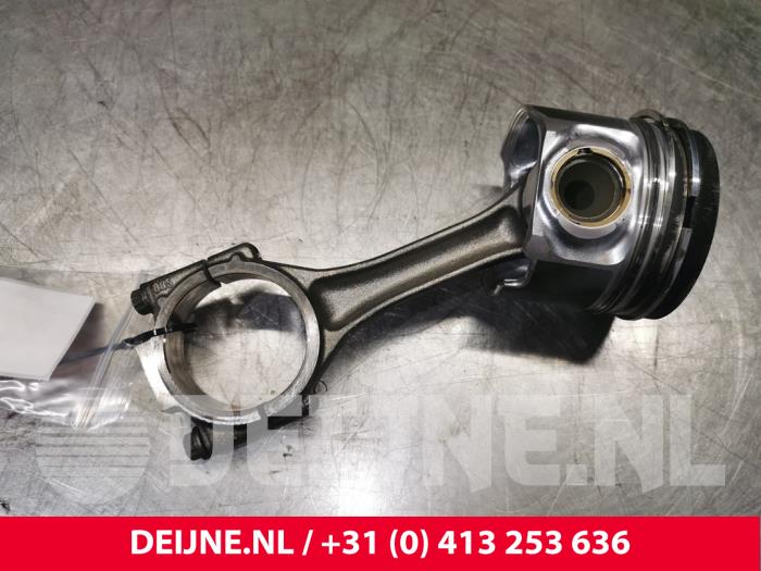 Gebruikte Zuiger Volkswagen Multivan T5 (7E/7HC/7HF/7HM) 2.5 TDi Prijs € 96,80 Inclusief btw aangeboden door van Deijne Onderdelen Uden B.V.