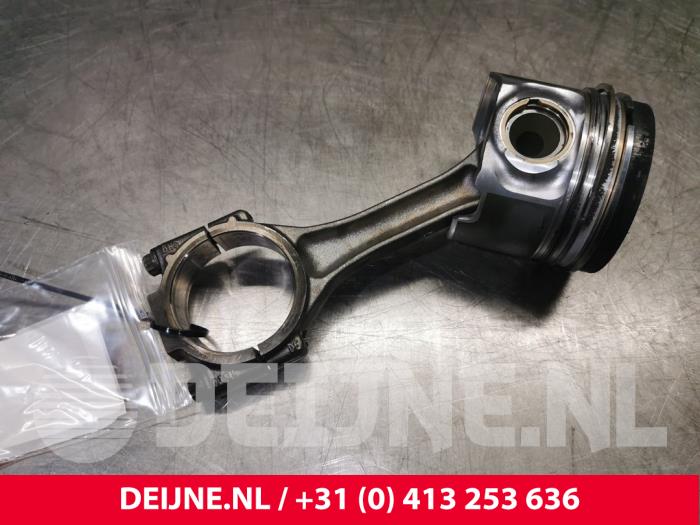 Gebruikte Zuiger Volkswagen Multivan T5 (7E/7HC/7HF/7HM) 2.5 TDi Prijs € 96,80 Inclusief btw aangeboden door van Deijne Onderdelen Uden B.V.