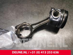 Gebruikte Zuiger Volkswagen Multivan T5 (7E/7HC/7HF/7HM) 2.5 TDi Prijs € 96,80 Inclusief btw aangeboden door van Deijne Onderdelen Uden B.V.