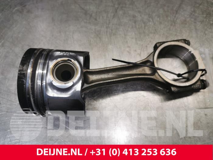 Gebruikte Zuiger Volkswagen Multivan T5 (7E/7HC/7HF/7HM) 2.5 TDi Prijs € 96,80 Inclusief btw aangeboden door van Deijne Onderdelen Uden B.V.