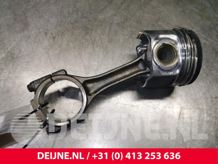 Gebruikte Zuiger Volkswagen Multivan T5 (7E/7HC/7HF/7HM) 2.5 TDi Prijs € 96,80 Inclusief btw aangeboden door van Deijne Onderdelen Uden B.V.