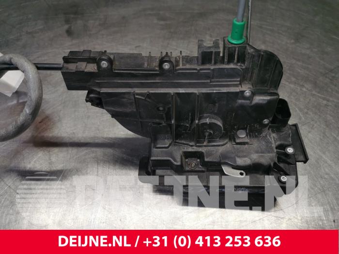Mercedes Vito Door lock mechanism 2-door, left O187899