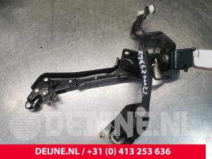 Gebruikte Schuifdeurrail links Ford Transit Custom 2.0 TDCi 16V Eco Blue 185 Prijs € 96,80 Inclusief btw aangeboden door van Deijne Onderdelen Uden B.V.