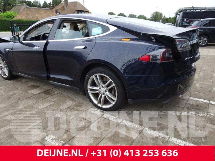 Tesla Model S Tailgate O188209