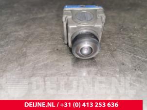 Gebruikte Achteruitrij Camera Volvo V60 II (ZW) 2.0 B4 16V Mild Hybrid Prijs € 125,00 Margeregeling aangeboden door van Deijne Onderdelen Uden B.V.