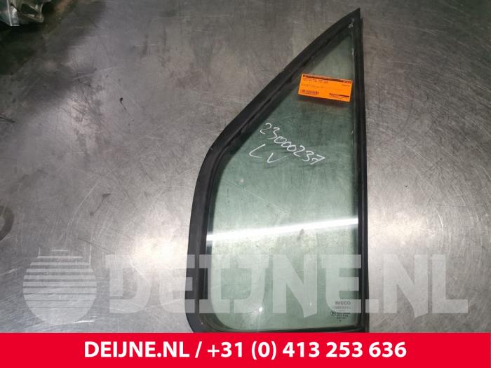 Iveco Daily Driehoeks Ruit links-voor O188321