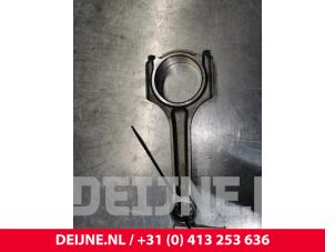 Gebruikte Drijfstang Volvo V40 (MV) 1.6 T3 GTDi 16V Prijs € 90,00 Margeregeling aangeboden door van Deijne Onderdelen Uden B.V.