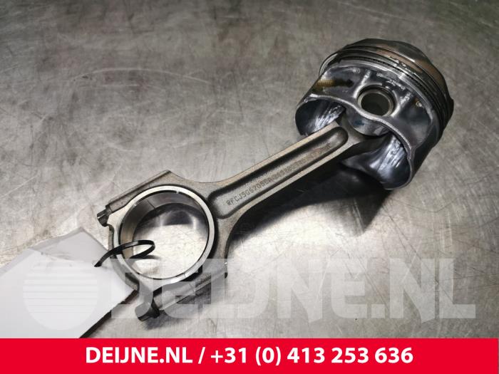 Gebruikte Zuiger Volvo V40 (MV) 1.6 T3 GTDi 16V Prijs € 120,00 Margeregeling aangeboden door van Deijne Onderdelen Uden B.V.