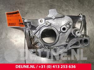 Gebruikte Steun dieselpomp Ford Transit Courier 1.5 EcoBlue Prijs € 60,50 Inclusief btw aangeboden door van Deijne Onderdelen Uden B.V.