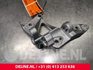 Gebruikte Dynamosteun boven Ford Transit Courier 1.5 EcoBlue Prijs € 36,30 Inclusief btw aangeboden door van Deijne Onderdelen Uden B.V.