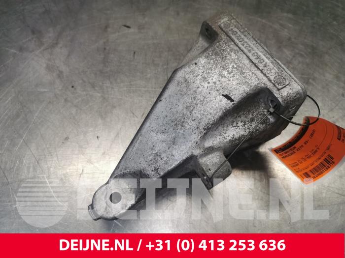Gebruikte Motorsteun Mercedes Vito Prijs € 36,30 Inclusief btw aangeboden door van Deijne Onderdelen Uden B.V.