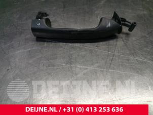 Gebruikte Portiergreep 2Deurs links Mercedes Sprinter 3t (910.6) 211 CDI 2.1 D FWD Prijs € 24,20 Inclusief btw aangeboden door van Deijne Onderdelen Uden B.V.