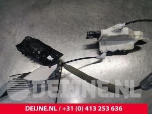 Gebruikte Deurslot Mechaniek 2Deurs links Citroen Berlingo 1.6 BlueHDI 75 Prijs € 60,50 Inclusief btw aangeboden door van Deijne Onderdelen Uden B.V.