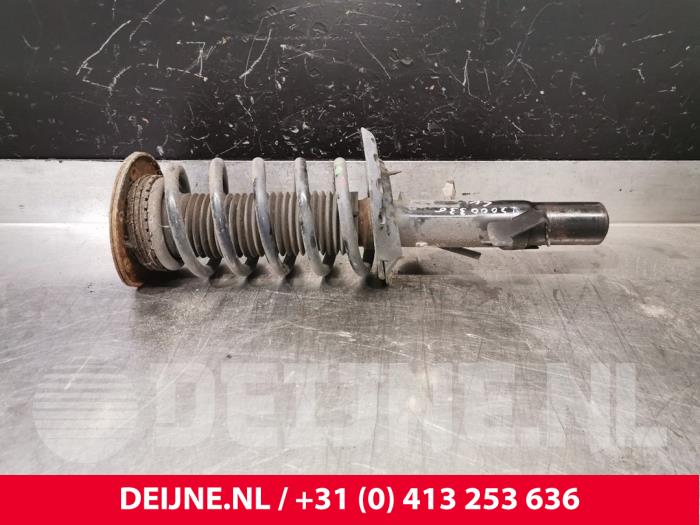 Volvo V60 Stoßdämpferstrebe links vorne O189808