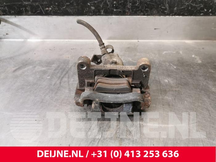 Opel Vivaro Remklauw (Tang) links-achter O190006