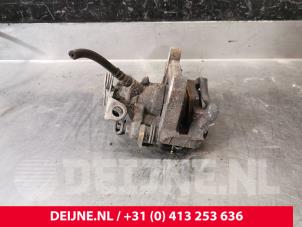 Opel Vivaro Remklauw (Tang) links-achter O190006 foto 3