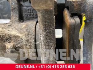 Opel Vivaro Rear brake calliper, right O190008 photo 3