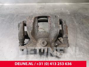 Opel Vivaro Remklauw (Tang) rechts-voor O190009 foto 2