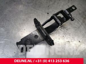 Volvo V70 Tailgate hinge O190067 photo 2