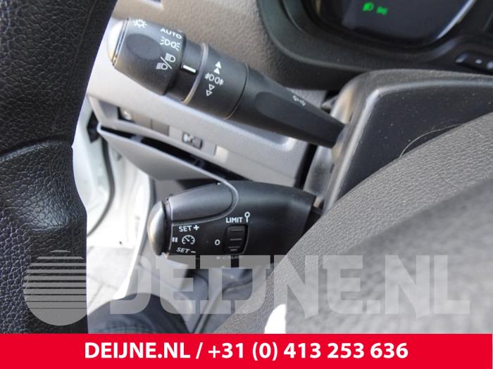 Combischakelaar Stuurkolom van een Opel Vivaro 1.5 CDTI 102 2020