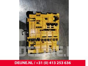 Opel Vivaro Fuse box O190153 photo 2