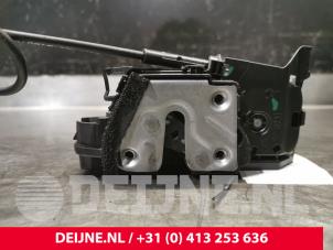 Opel Vivaro Türschlossmechanik 2-türig rechts O190722 foto 3