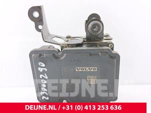 Volvo V60 ABS pump O190837 photo 3