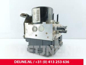 Volvo V60 ABS pump O190837 photo 2