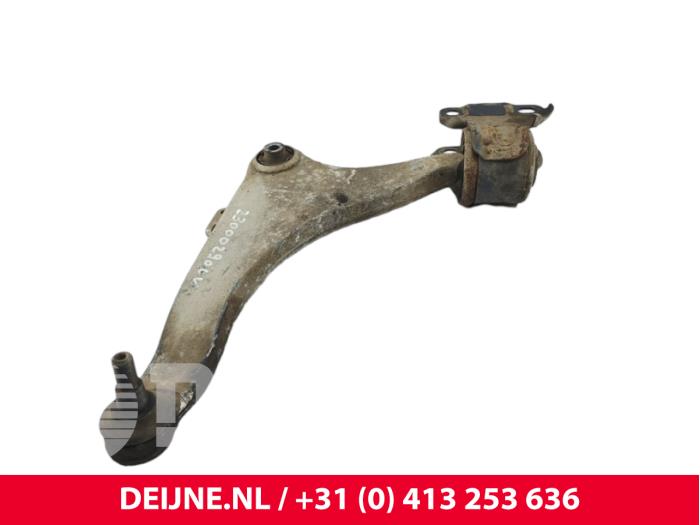 Volvo V60 Draagarm onder links-voor O190857