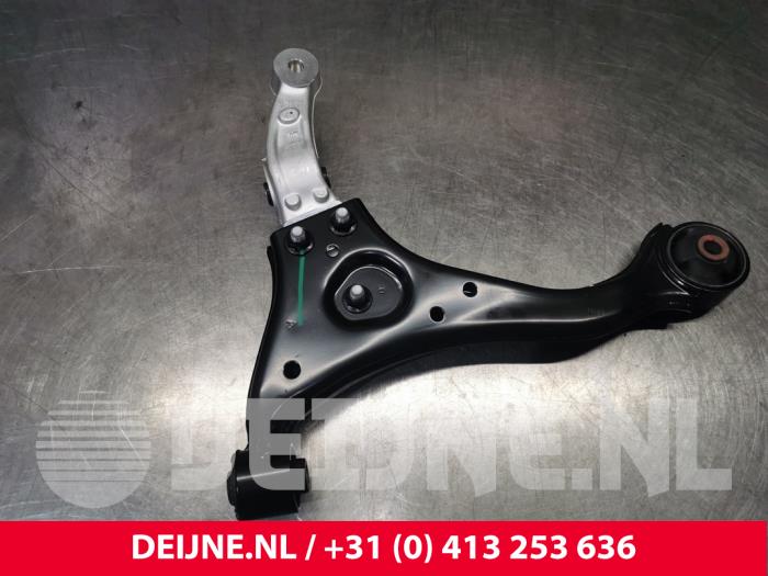 Hyundai H300 Querlenker unten rechts vorne O190926