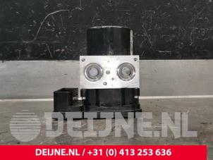 Volvo V60 ABS pump O190975 photo 2