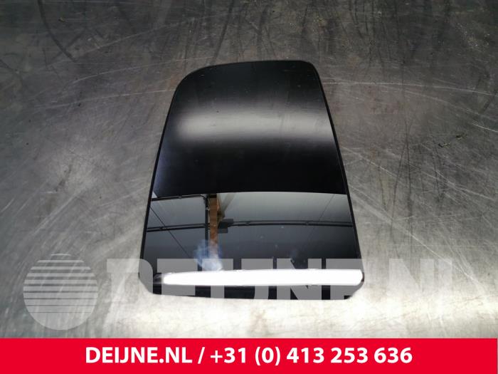 Spiegelglas links van een Mercedes Sprinter 2008