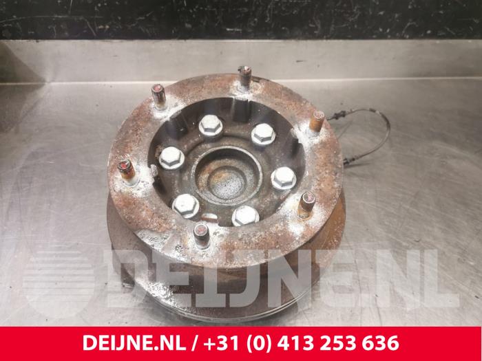 Mercedes Sprinter Fusee links-voor O191599