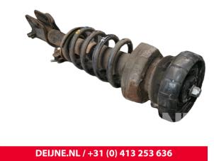 Gebruikte Mac Phersonpoot links-voor Renault Trafic New (FL) 2.5 dCi 16V 145 Prijs € 72,60 Inclusief btw aangeboden door van Deijne Onderdelen Uden B.V.