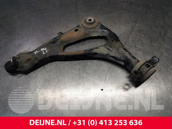 Mercedes Vito Draagarm onder links-voor O193336