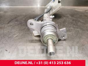 Mercedes Vito Master cylinder O193345 photo 3