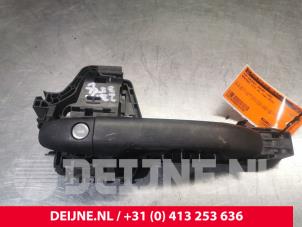 Gebruikte Deurgreep 2Deurs links Mercedes Vito (447.6) 1.6 111 CDI 16V Prijs € 24,20 Inclusief btw aangeboden door van Deijne Onderdelen Uden B.V.