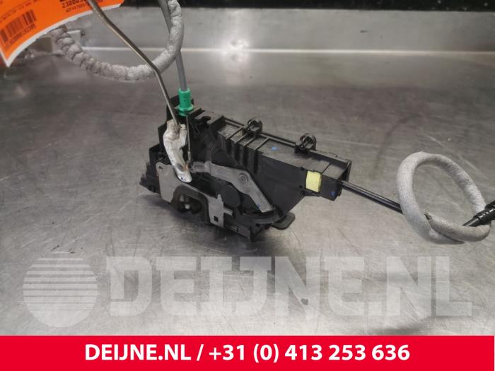 Mercedes Vito Deurslot Mechaniek 2Deurs links O193395
