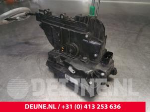 Mercedes Vito Deurslot Mechaniek 2Deurs links O193395 foto 2